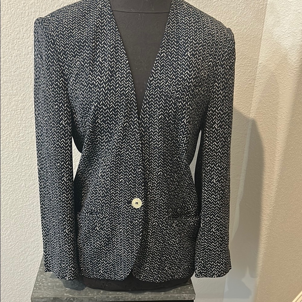 Blazer by Jones New York Navy blue w cream herringbone print